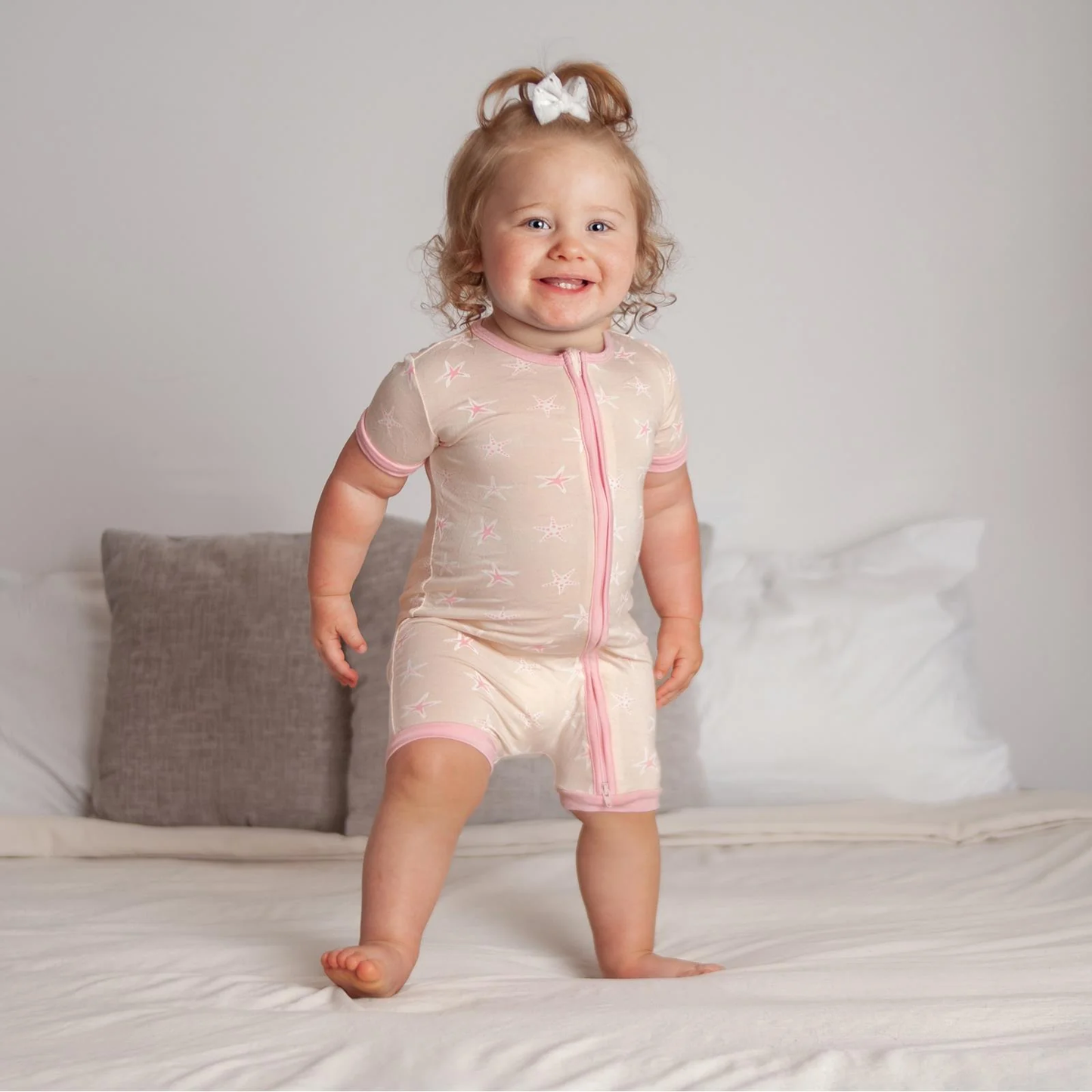 Print Shorty Sleeper with Zipper in Latte Starfish