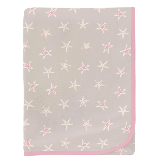 Print Swaddling Blanket in Latte Starfish